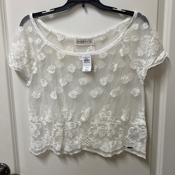 Abercrombie & Fitch Tops - Adorable mesh embroidered crop top